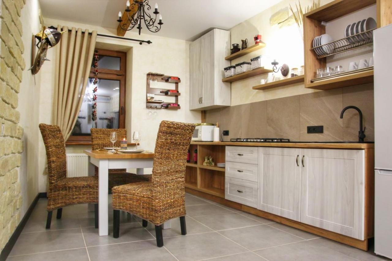 Гетьманські Палати , Старе Місто, 2 Спальні, Балкон-Тераса , 85 М Кв Kamianets Podilskyi Bagian luar foto